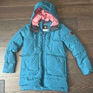 Burton women’s snow board jacket, GOR-TEX, fully lined, powder skirt, size S